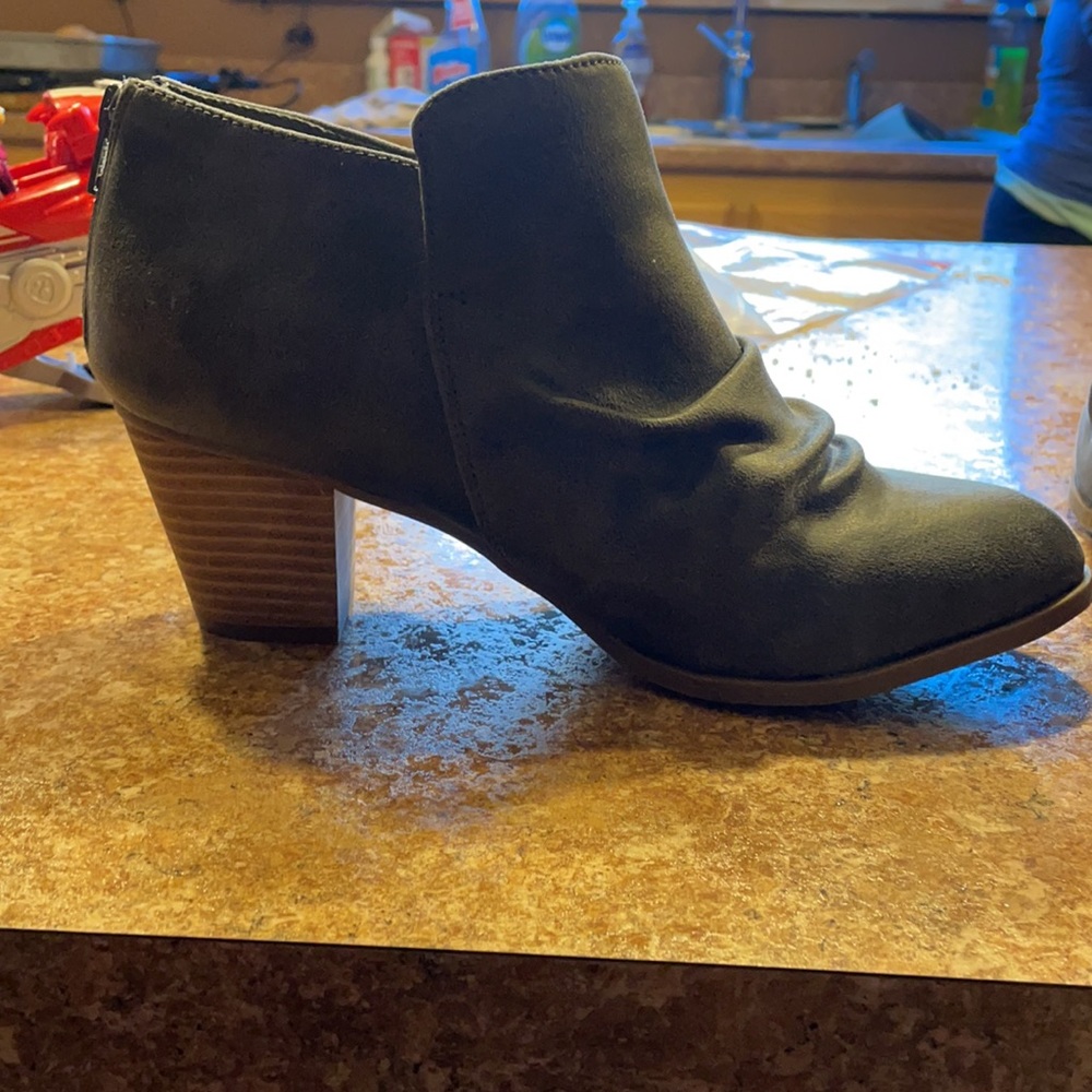 Gray Women’s Boot - image 3